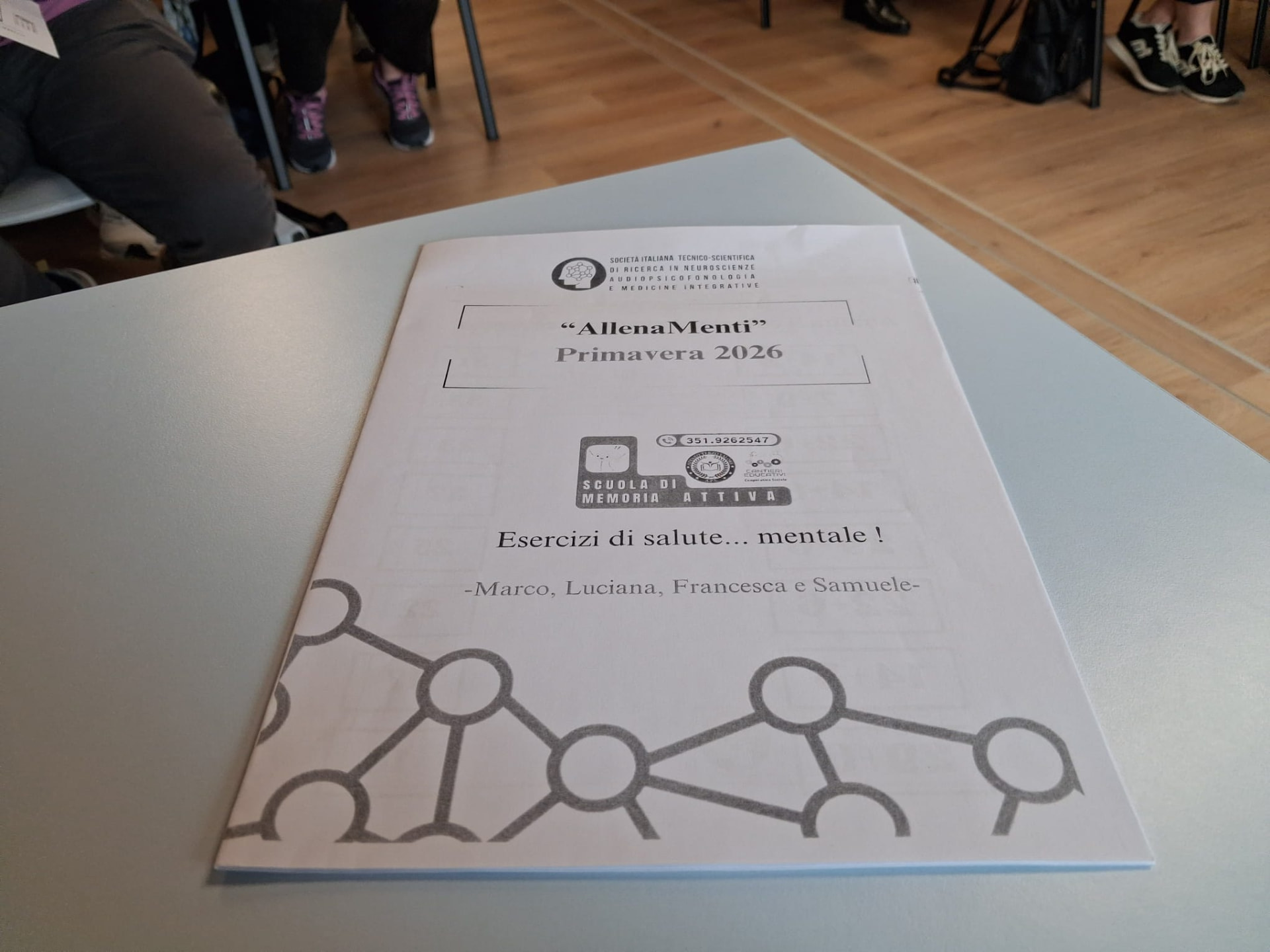 Il quaderno «AllenaMenti» con gli esercizi della Scuola di Memoria Attiva®