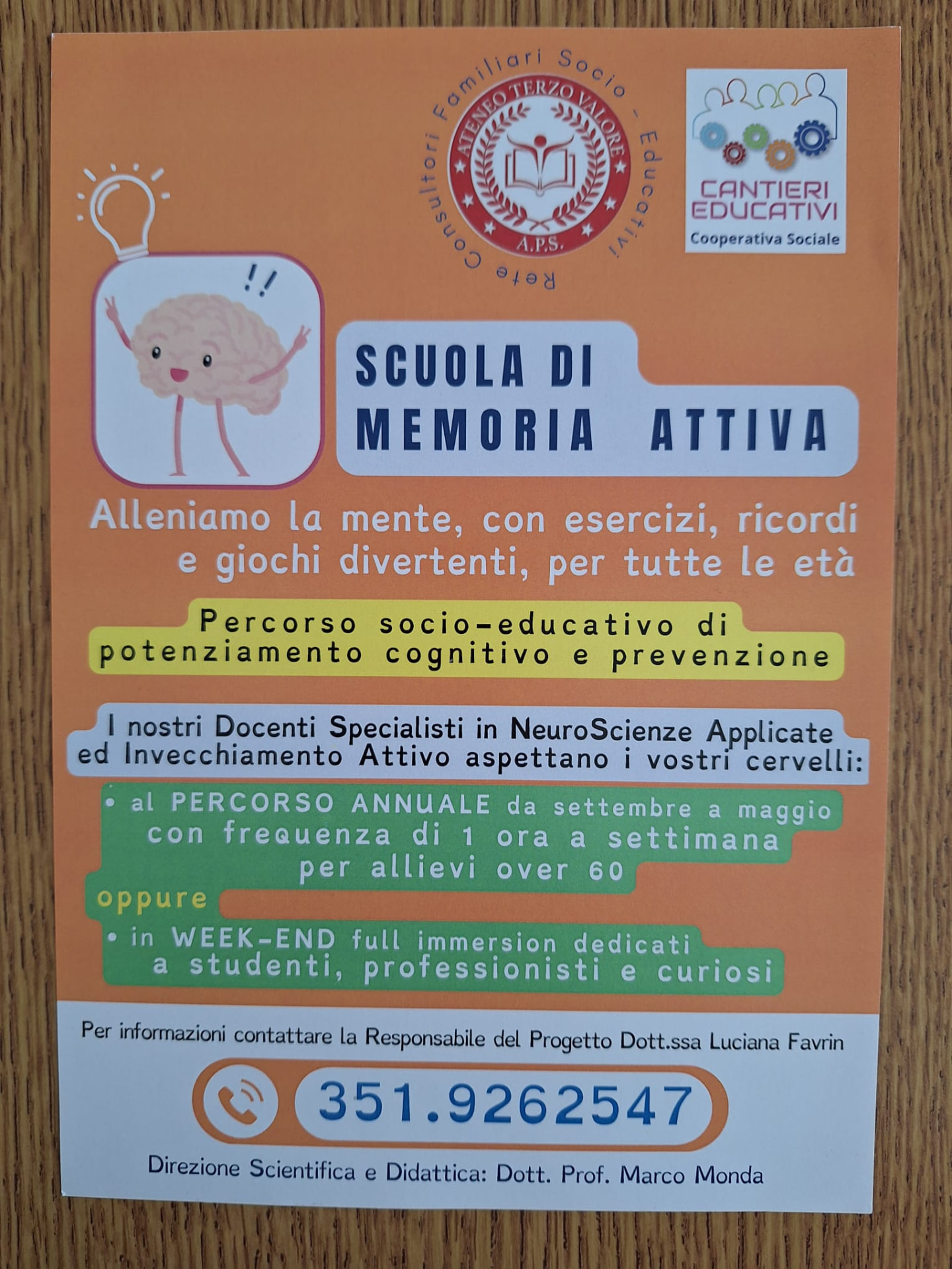 Volantino della Scuola di Memoria Attiva® con informazioni sul percorso e numero di telefono